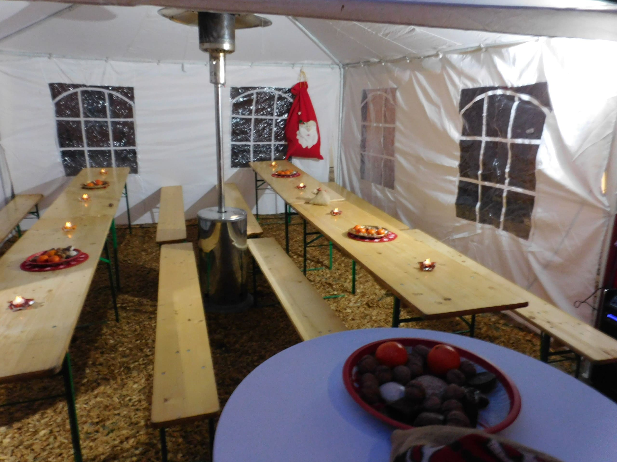 Bierzeltgarnituren-und-Heizstrahler