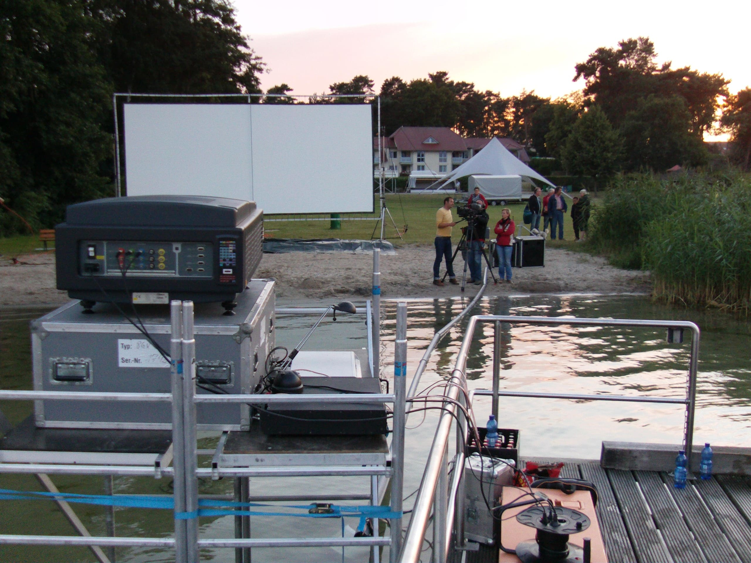 Beamer-Digital-Projection-8GV