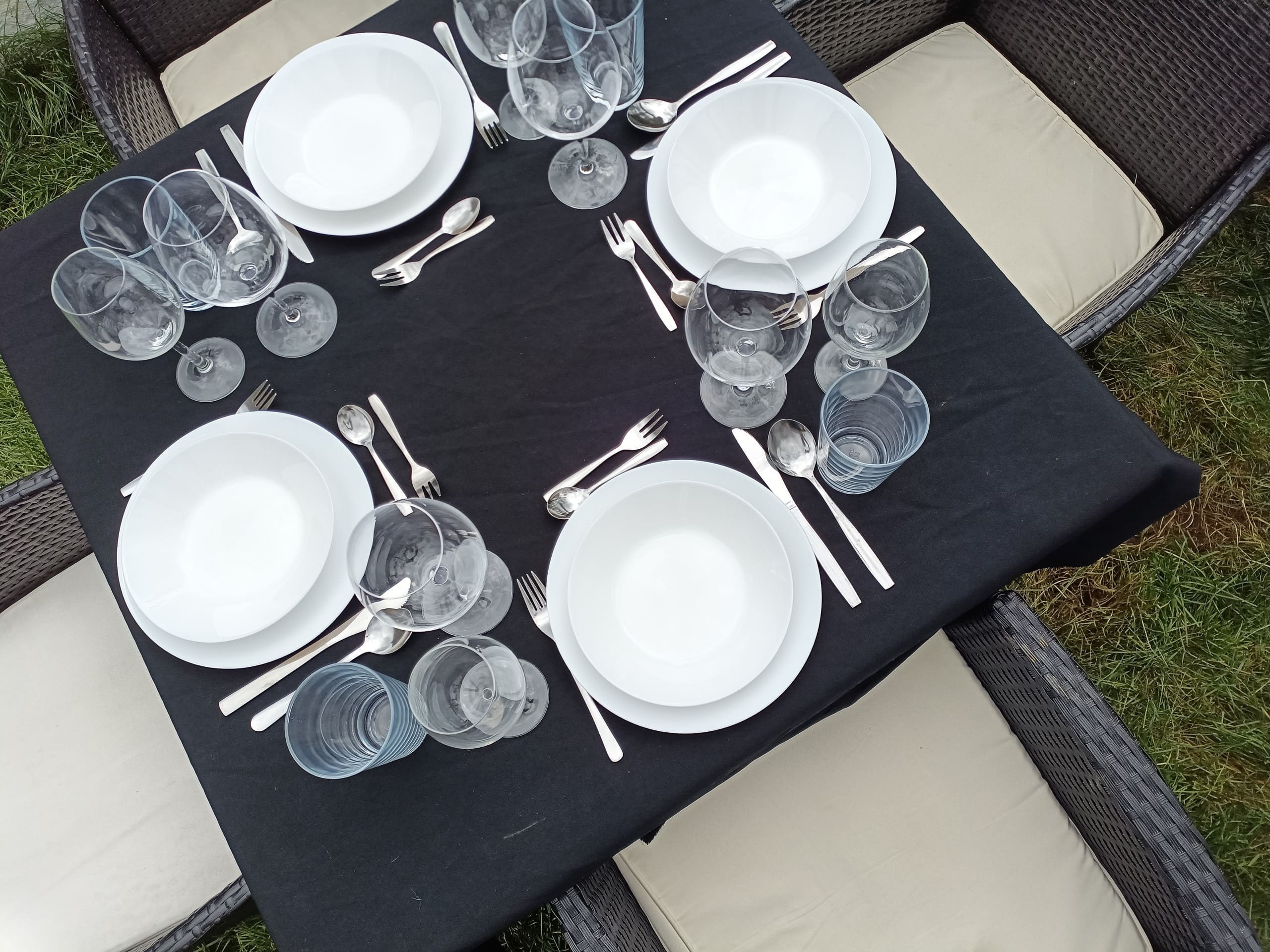 gedeckter-Tisch-schief